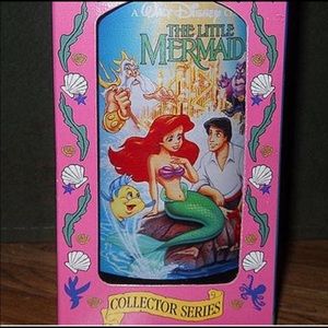 I’m ISO this little mermaid burger kind cup!